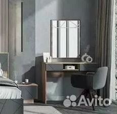 Макияжный столик с зеркалом