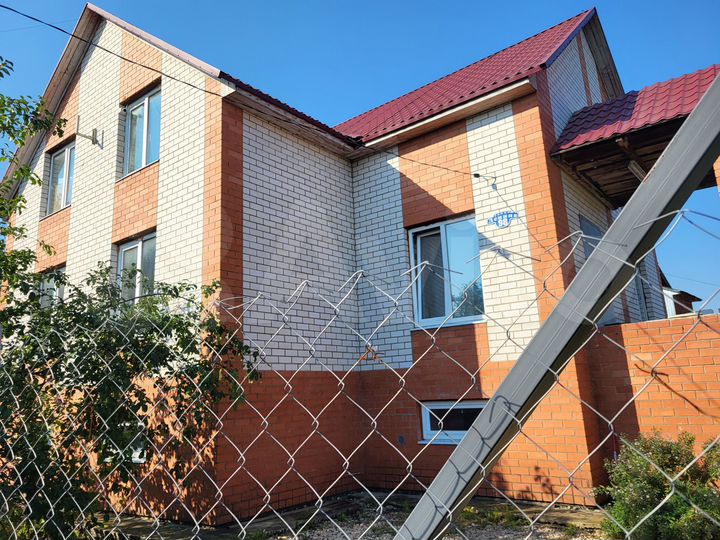 Коттедж 203,8 м² на участке 6 сот.