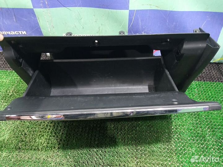 Перчаточный ящик Nissan Patrol