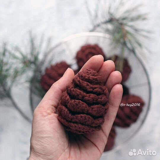 Новогодний декор шишки вязаные
