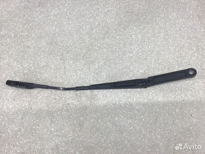 Поводок стеклоочистителя передний левый Skoda Octa