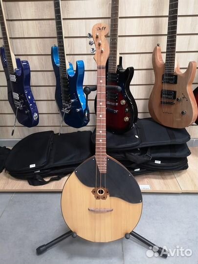 Домра альт 3-струнная Doff DAS