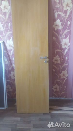 Двери б/у в хорошем состоянии на туалет и ванную