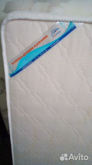 Детская кроватка с маятником и ящиком