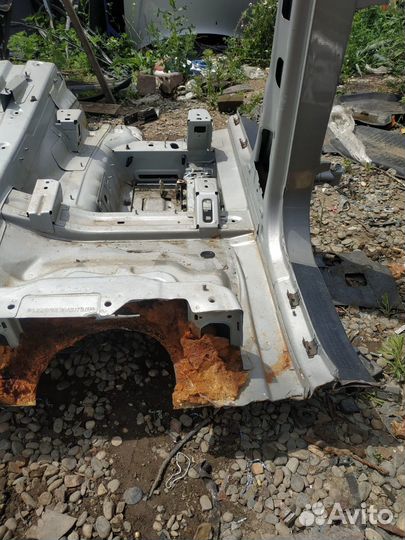 Днище кузова со стойками w164 ml Mercedes