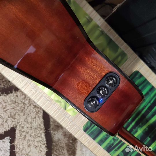 Трансакустическая гитара