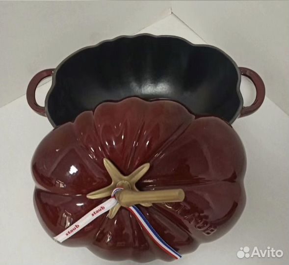 Чугунная эмалированная кастрюля Staub 2.9 л