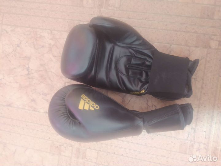 Боксерские перчатки adidas
