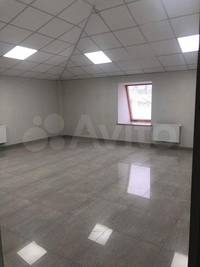 Офис на 1-й линии, 3-й этаж, 35 м2