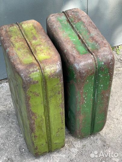 Металлическая канистра 20 литров