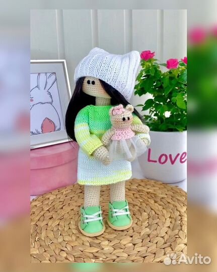 Вязаная кукла ручной работы