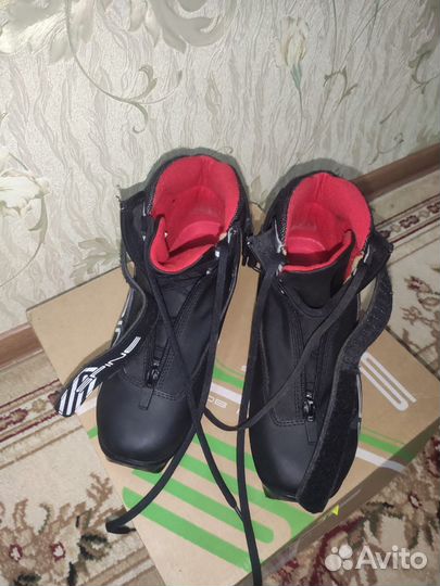 Лыжные ботинки