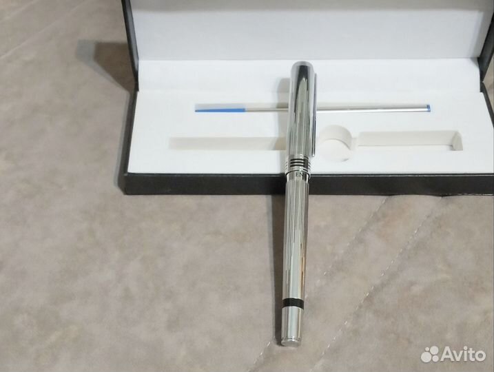 Ручка шариковая в подарочном футляре