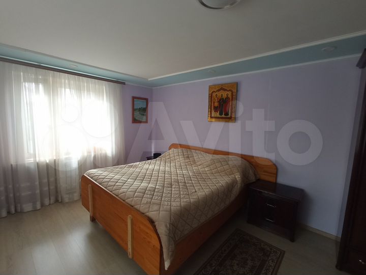 Коттедж 210 м² на участке 10 сот.