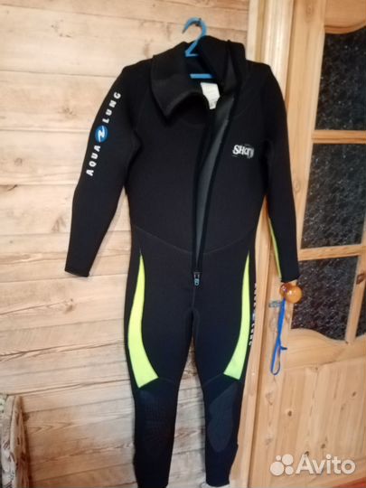 Гидрокостюм
