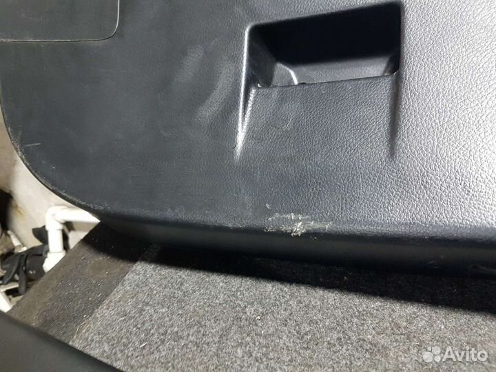 Обшивка крышки багажника mazda 3 bl