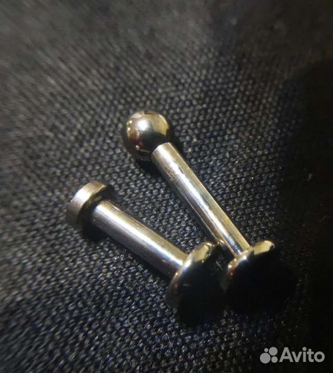 Титановый лабрет