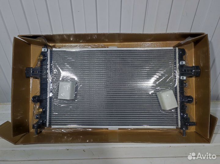 Радиатор Opel Astra 04-13 / Zafira 05-14 Astra GTC