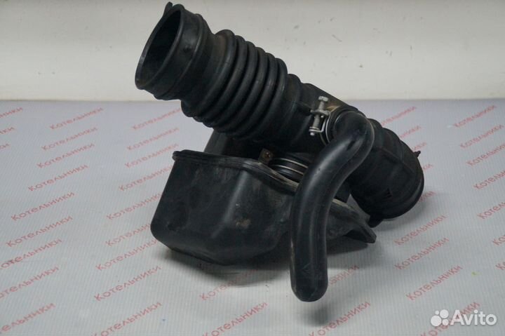 Nissan 16576-CN000 Воздуховод