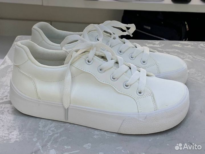 Кроссовки женские