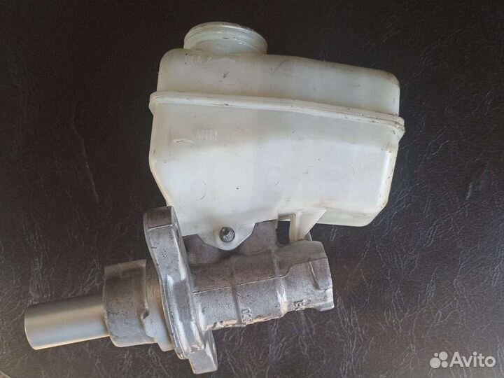 Цилиндр тормозной главный Jaguar X-Type 2008 2.2L