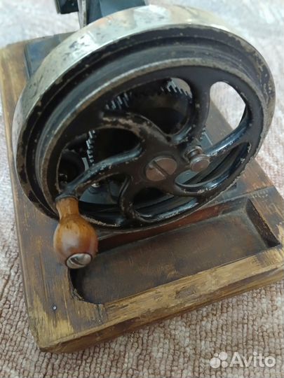 Швейная машинка-антиквариат