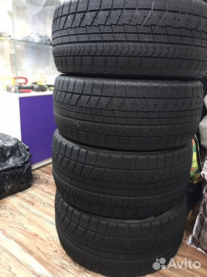 Bridgestone Blizzak VRX 245/40 R18