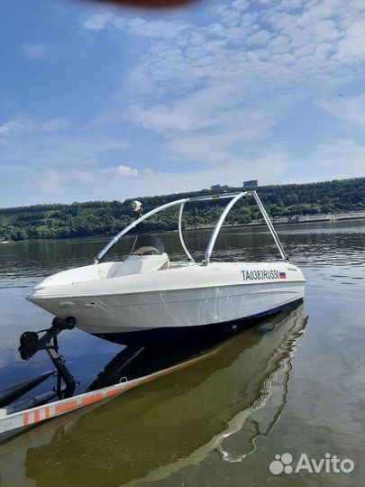 Катер для вейкборда и прогулок