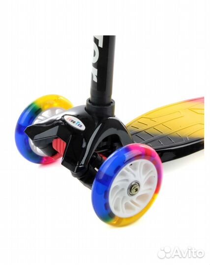 Детский 4-х колёсный самокат с подсветкой