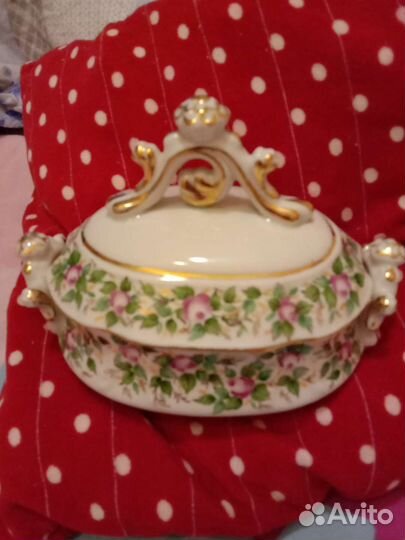 Сахарница(или масленка) фарфор