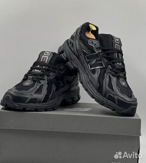 Новинка New Balance 1906