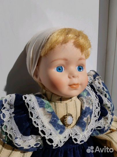 Кукла коллекционная фарфоровая