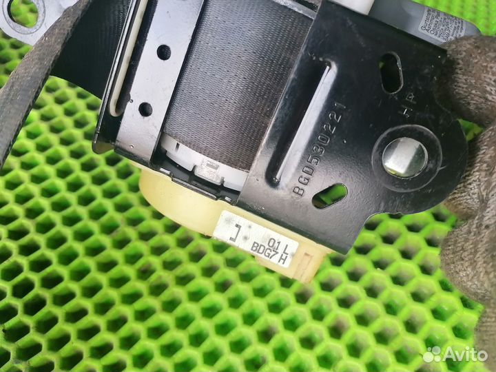 Ремень безопасности левый на Mazda 3 BL 2009-2013