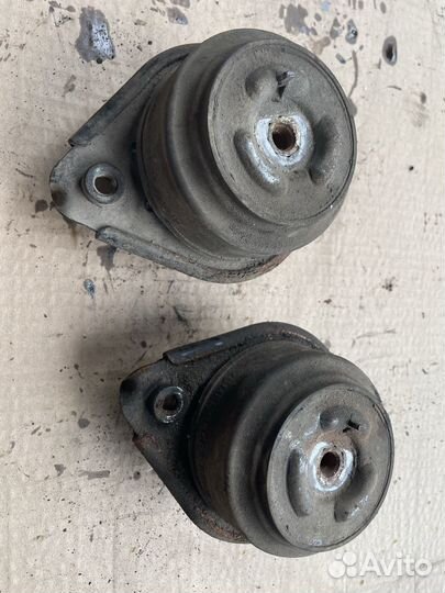 Опора двигателя Mercedes Benz W164 M-Klasse (ML)