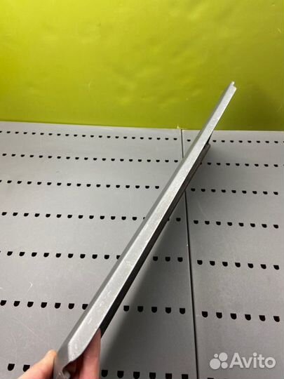 Молдинг двери задний левый Mercedes-Benz 190E W201