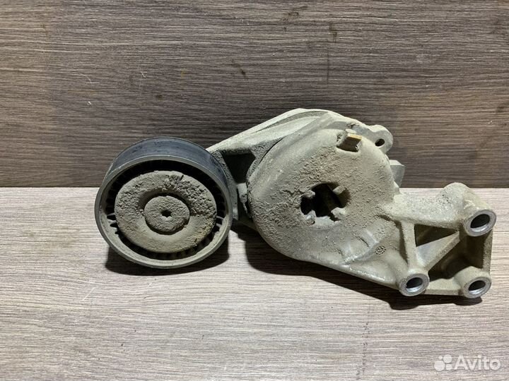 Натяжитель приводного ремня Шкода Октавия А5