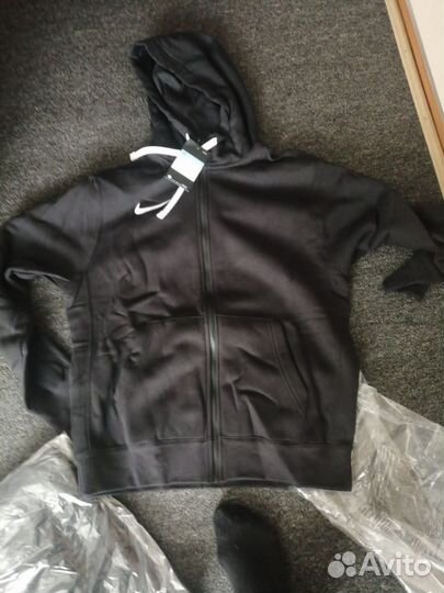 Спортивные вещи. Найк, Адидас, Джома, Умбро