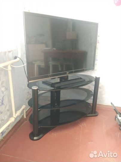 Стеклянная тумба под тв