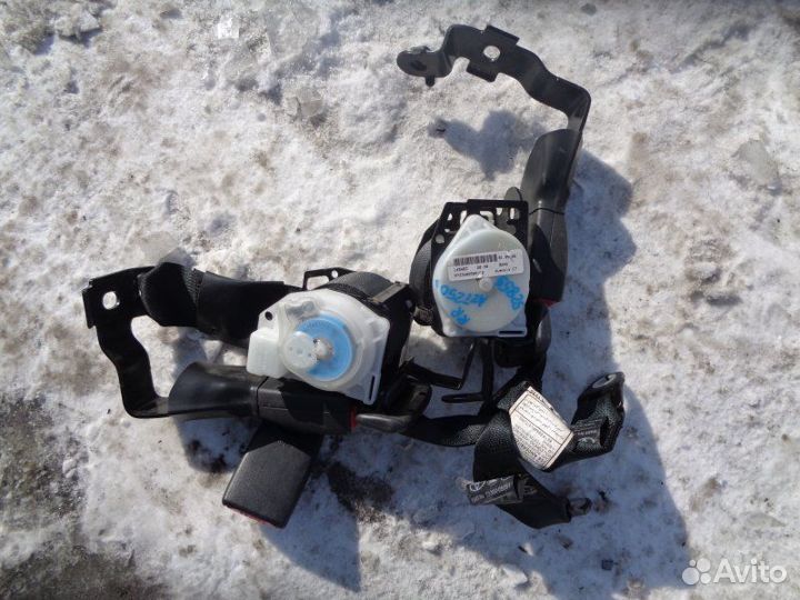 Ремень безопасности задний Toyota Avensis AZT250