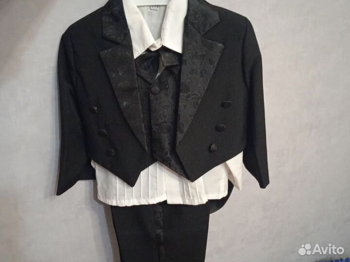 Костюм-тройка на мальчика 2 года