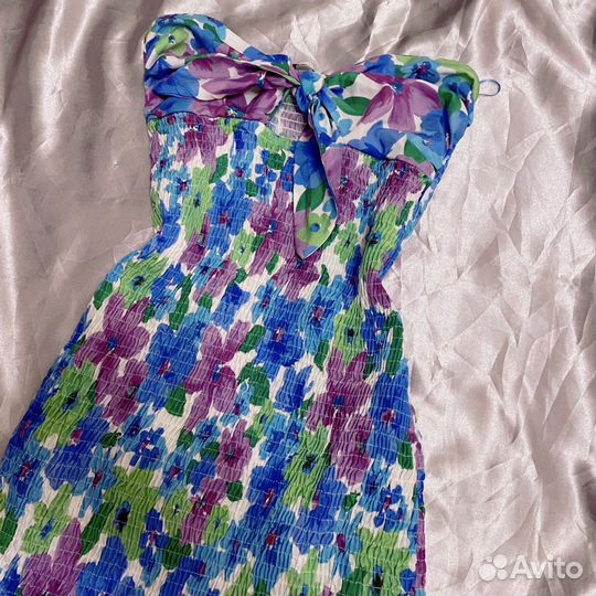 Обтягивающее платье с бантом