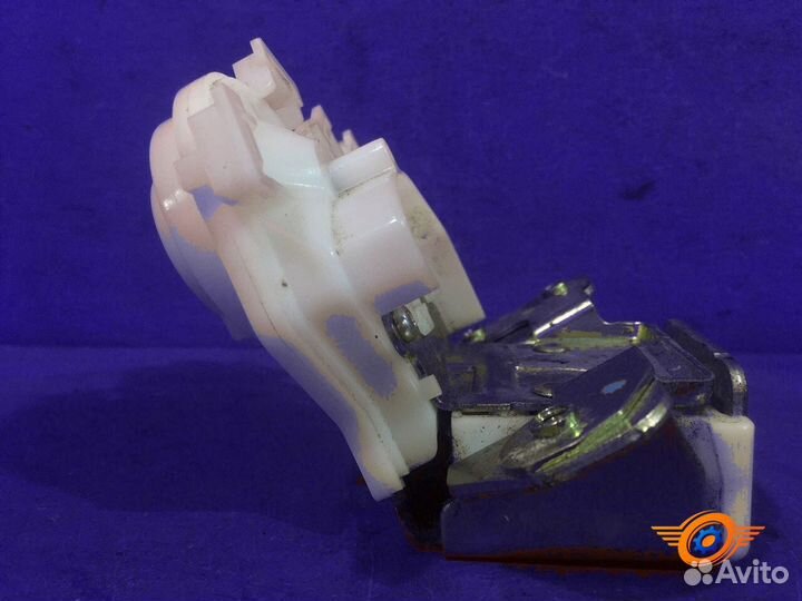 Замок двери багажника задний Mitsubishi Outlander