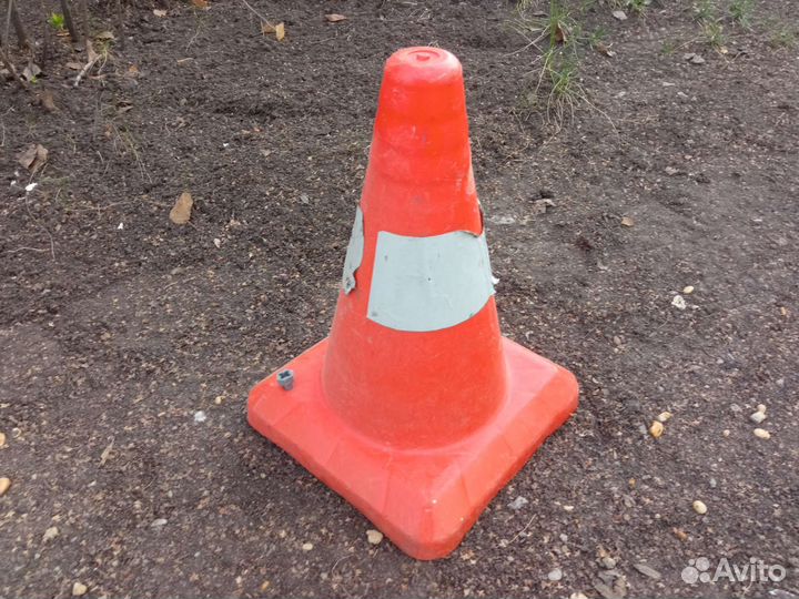 Конус дорожный ограничительный