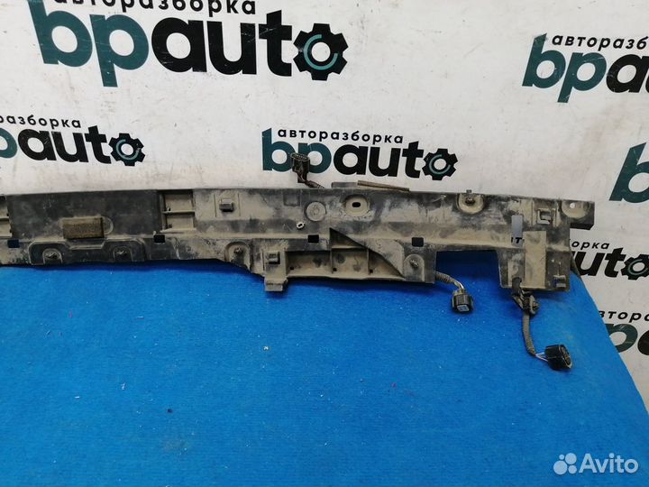 Кронштейн заднего бампера центральный 52615-60030