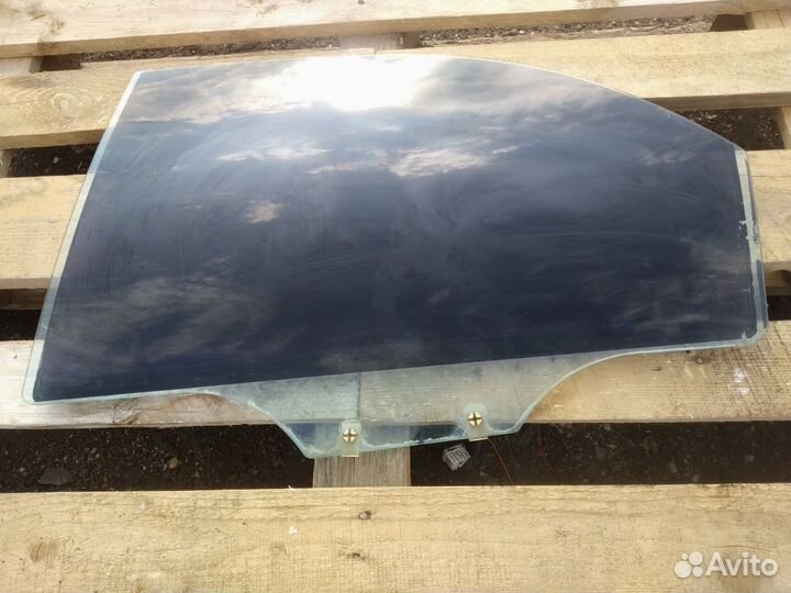 Стекло дверное заднее левое Kia Shuma 2 лифтбек