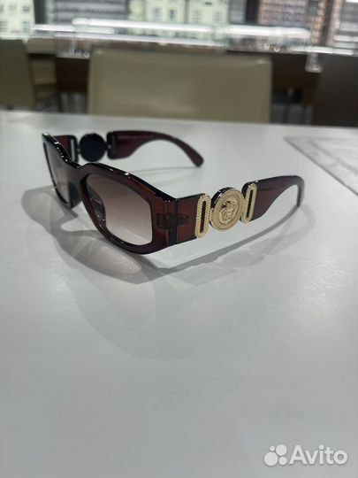 Солнцезащитные очки versace