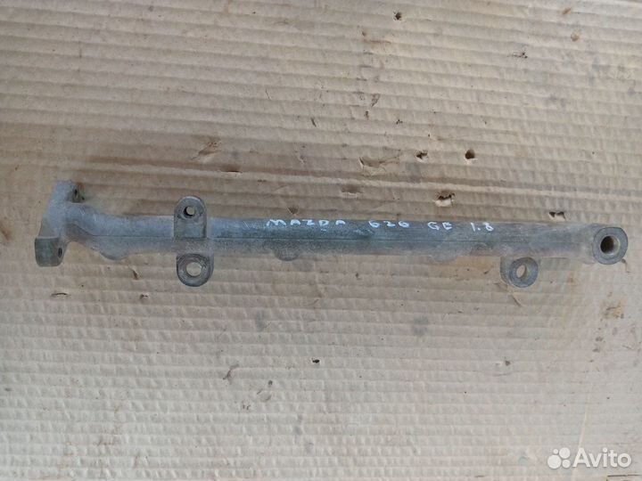 Топливная рампа (рейка) Mazda 626 GE 1.8L
