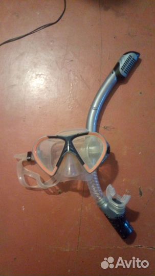Маска с трубкой для плавания