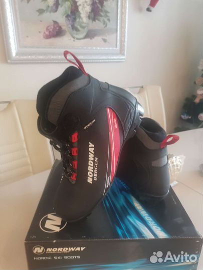 Лыжные ботинки