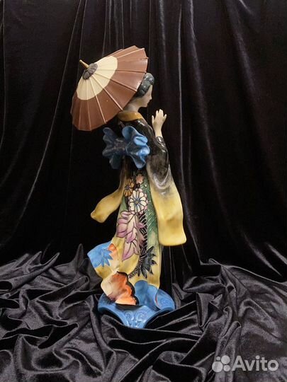 Статуэтка фарфоровая «Гейша»